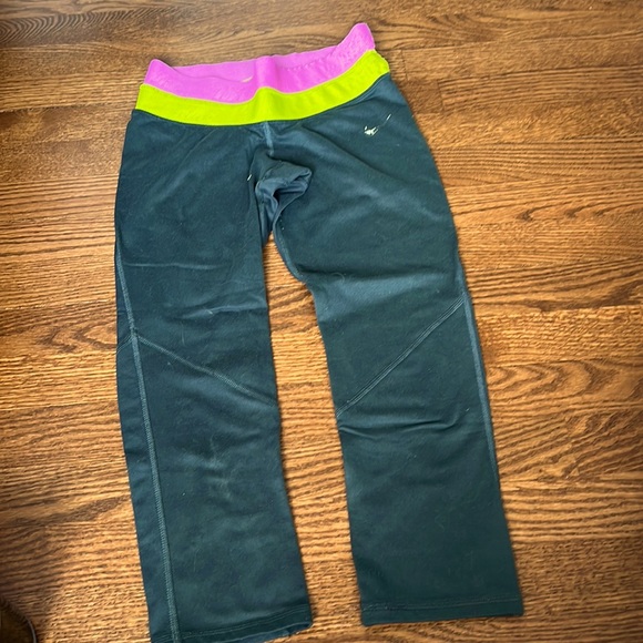 Nike Capri Workout Leggings - Picture 1 of 8